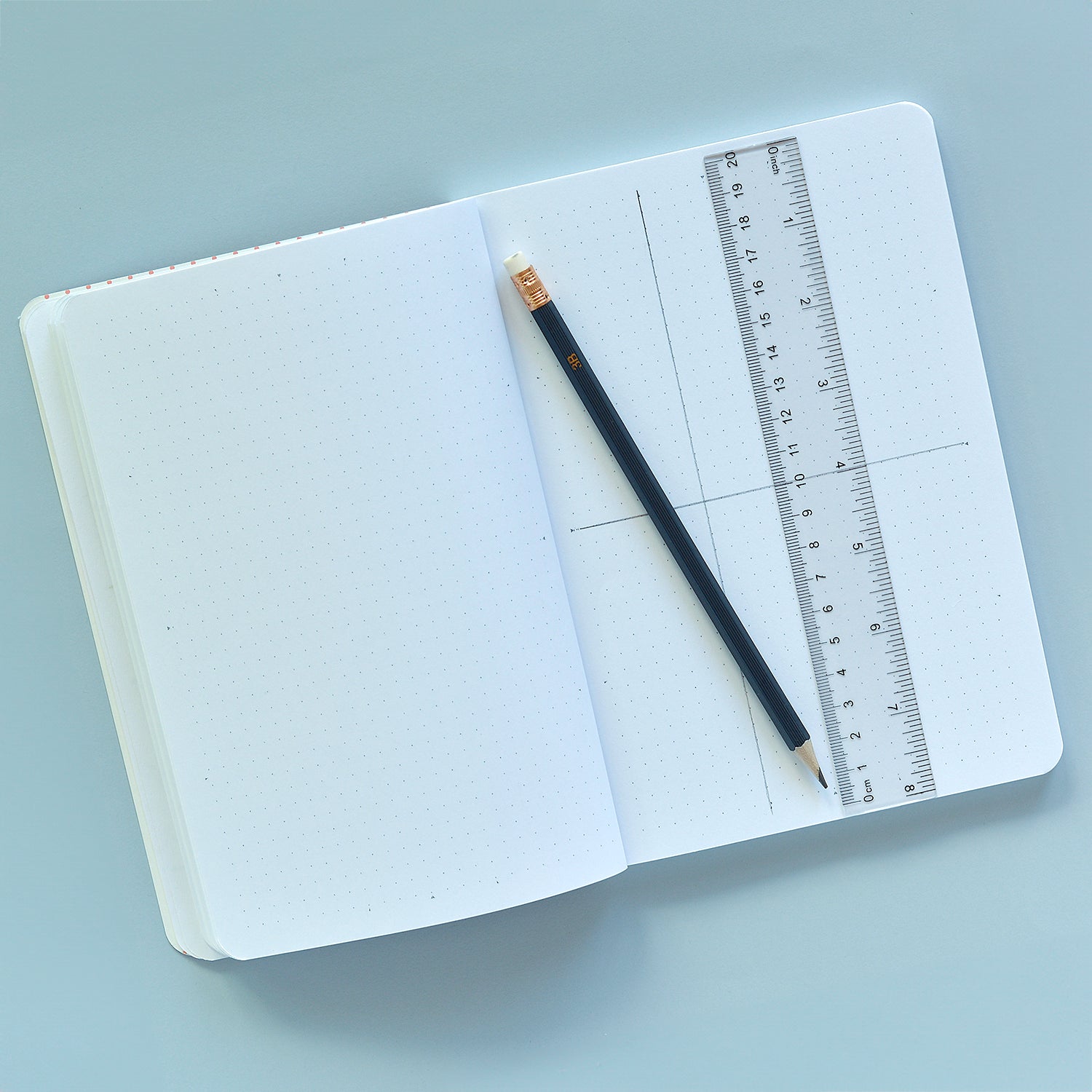 Interior con puntos y marcas divisorias de cuaderno Bullet Journal A5